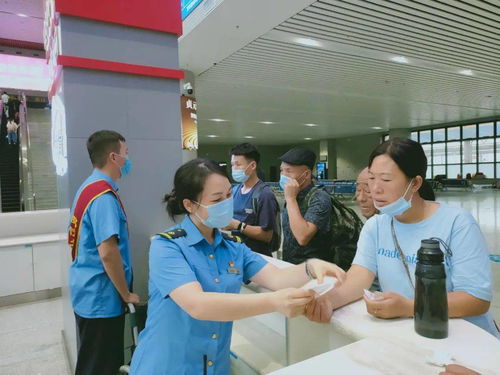 北京局集团公司全力做好受暴雨影响站车滞留旅客服务工作